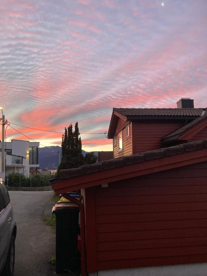 Bed and Breakfast Line Pa Hauane1 Volda Экстерьер фото