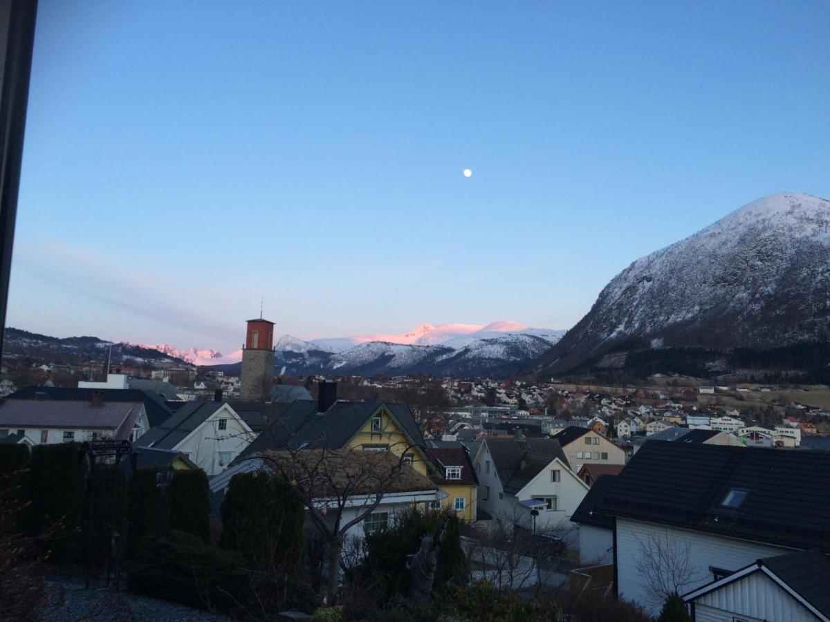 Bed and Breakfast Line Pa Hauane1 Volda Экстерьер фото