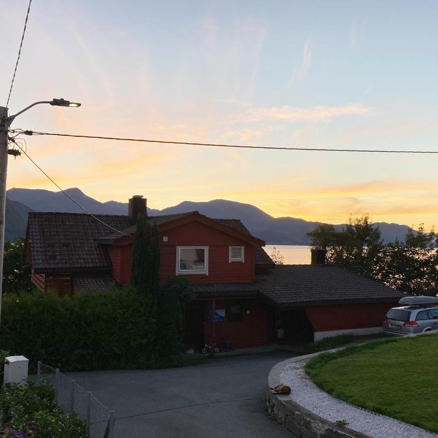 Bed and Breakfast Line Pa Hauane1 Volda Экстерьер фото