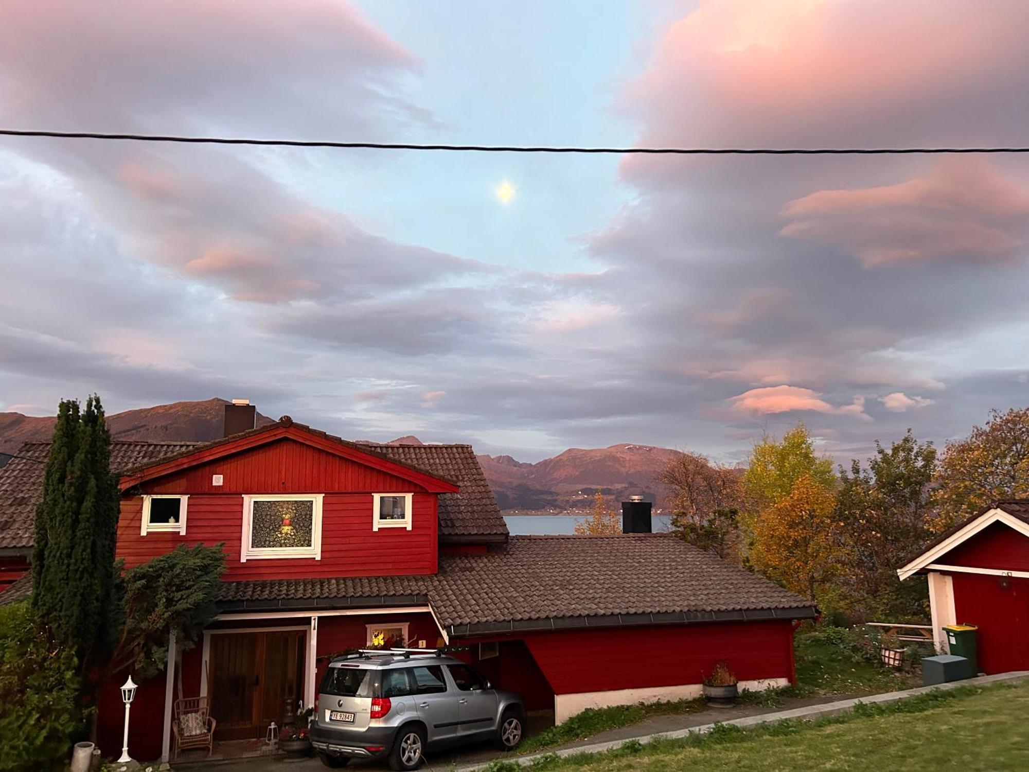 Bed and Breakfast Line Pa Hauane1 Volda Экстерьер фото