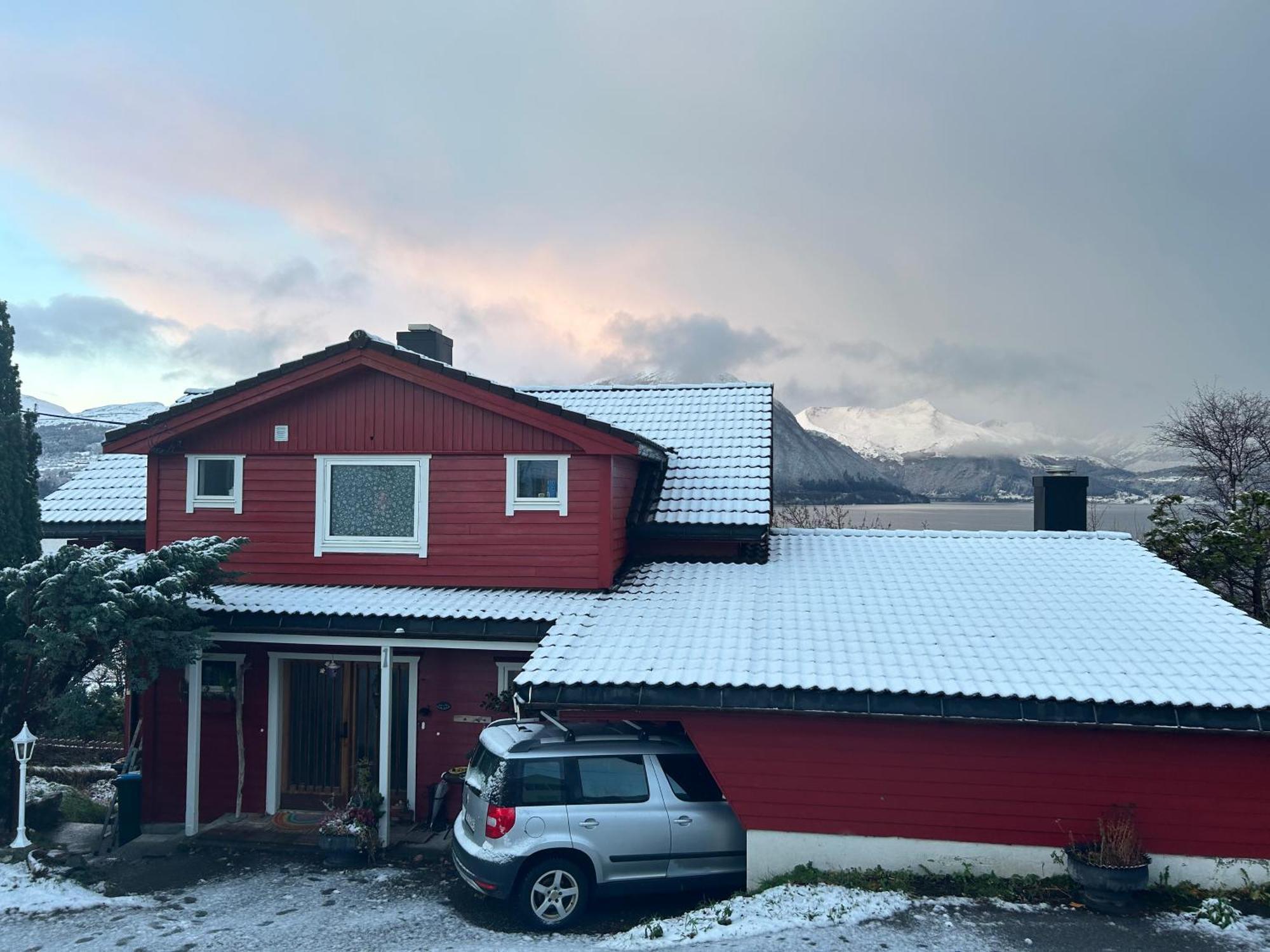 Bed and Breakfast Line Pa Hauane1 Volda Экстерьер фото